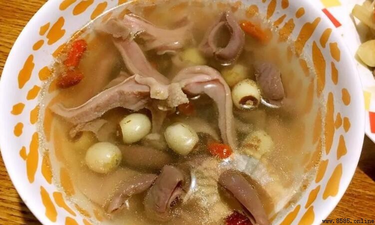 豬肚炖蓮子需要多久？營養湯品的正確烹飪時間