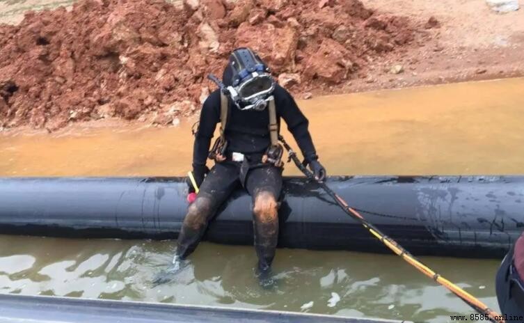 工地水鬼是什麼工作？高危高薪的潛水打撈職業