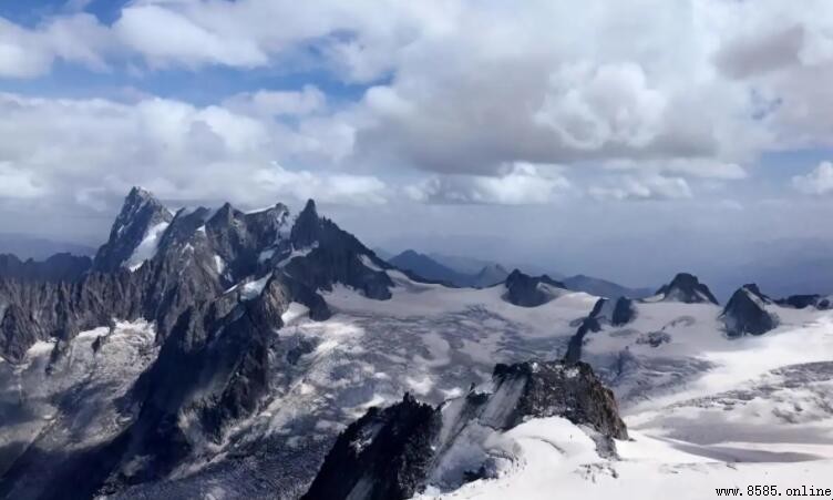 勃朗峰在哪個國家？法國與意大利交界處的絕美高峰