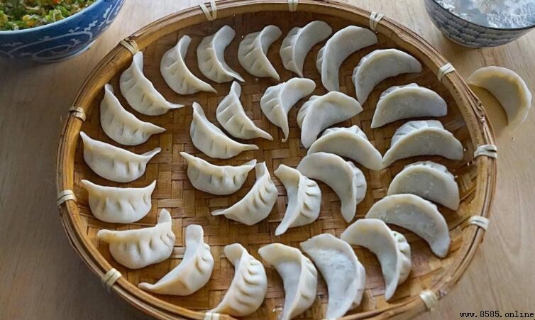 如何煮饺子不破裂：四步掌握完美口感