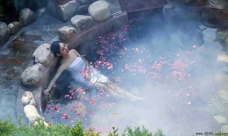泡溫泉該穿什麼?男女老幼穿搭指南