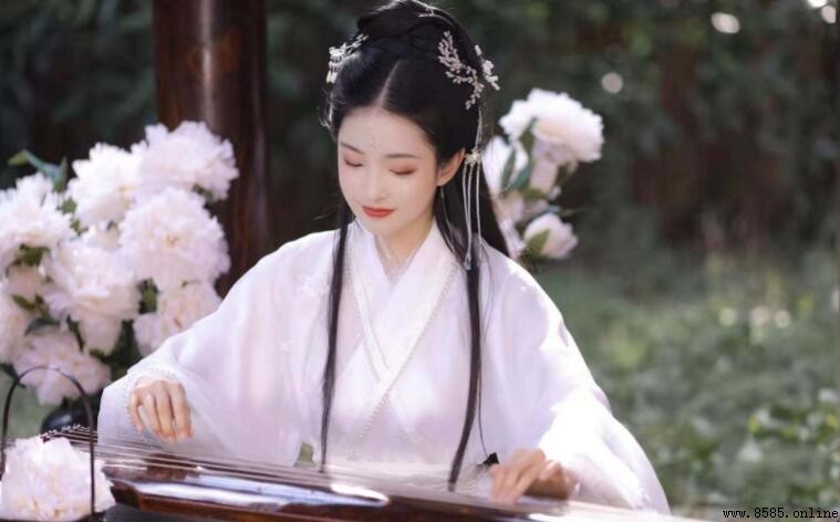 形容女子温婉恬静的诗句有哪些