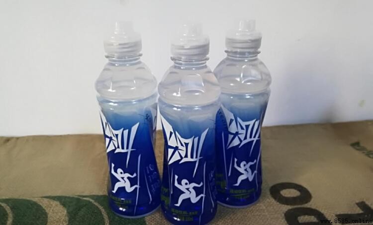 尖叫飲料是電解質水嗎？解析其性質與分類
