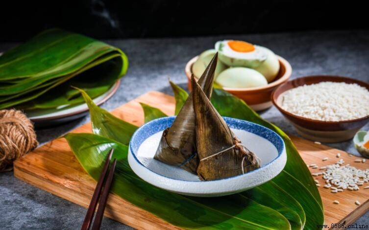 吃粽子是什麼節日?端午節的由來與習俗