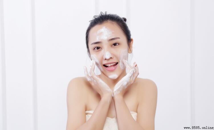 用了卸妝水還要用洗面奶嗎?