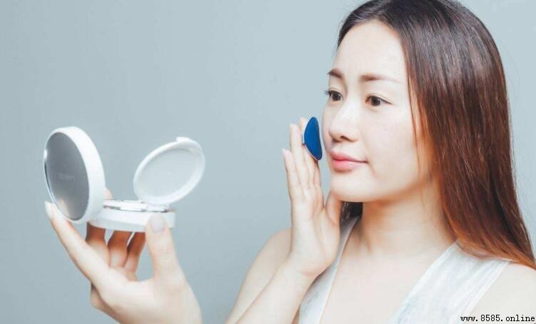 用了粉底液還需要氣墊嗎？底妝疊加的答案在此