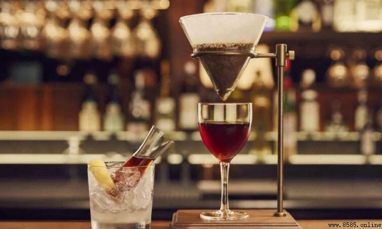 咖啡和酒能不能一起喝?解析兩者同飲的影響與建議