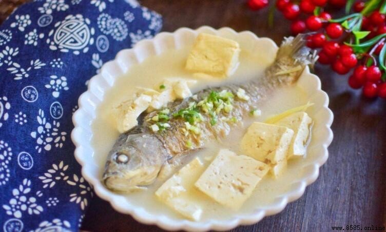 鲫鱼豆腐汤加不加牛奶？营养師解答