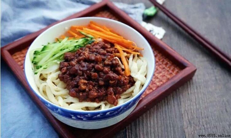 炸醬面用甜面醬還是黃豆醬？正確比例與做法分享
