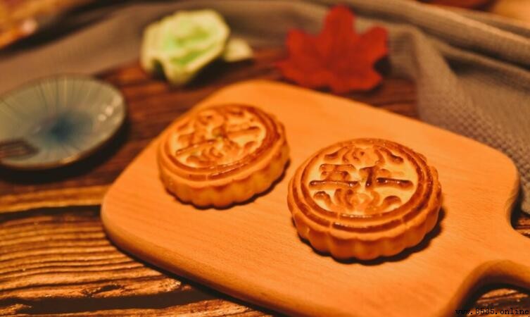 烤月饼为什么要喷水