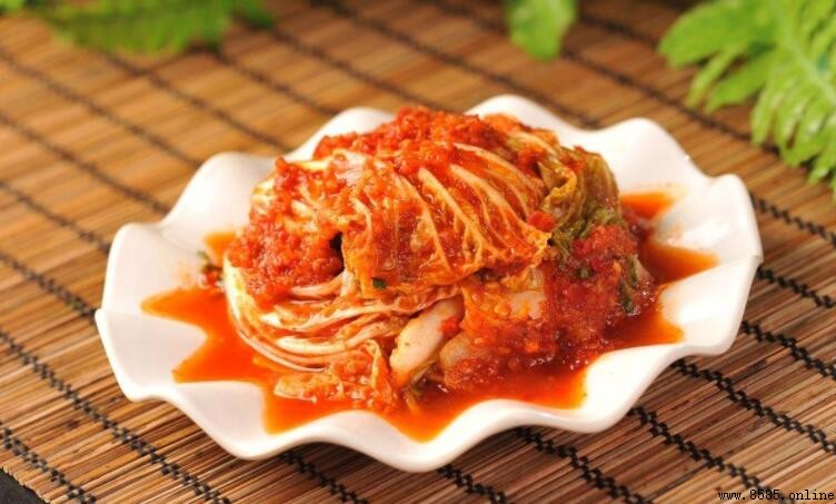 酸菜與泡菜有何區別?解析原料、發酵與地域差異