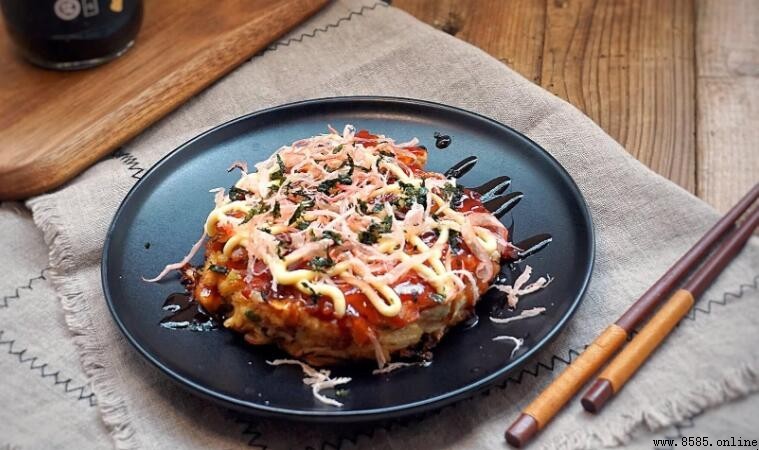 文字燒與大阪燒的差異：特色、食材與做法對比