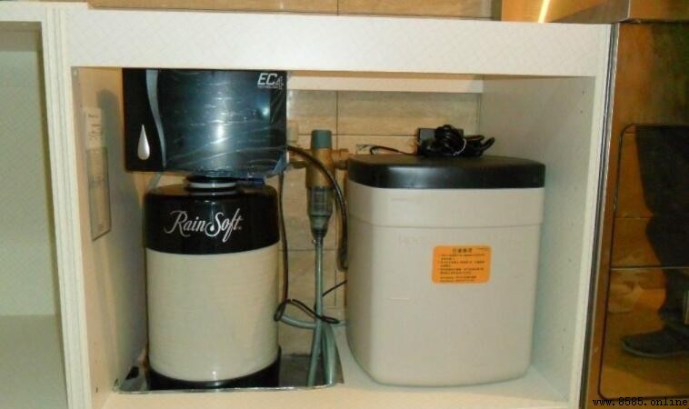 軟水機的水可以飲用嗎?解析軟水機原理及飲用風險