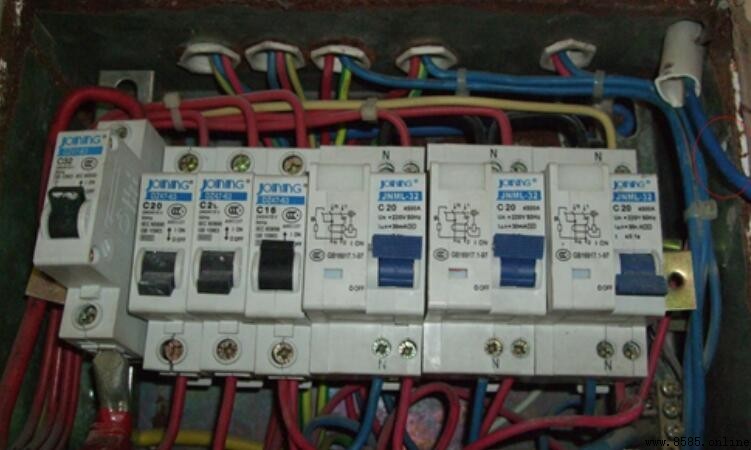 開關應接火線還是零線？電氣安裝安全指南