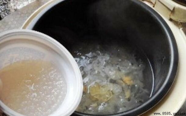 西米银耳羹的做法