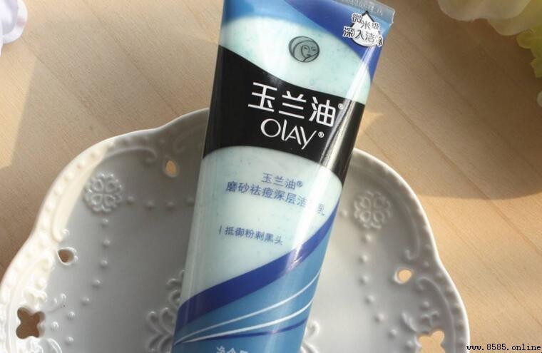 磨砂潔面乳推薦！3款熱銷品牌比較與使用注意事項