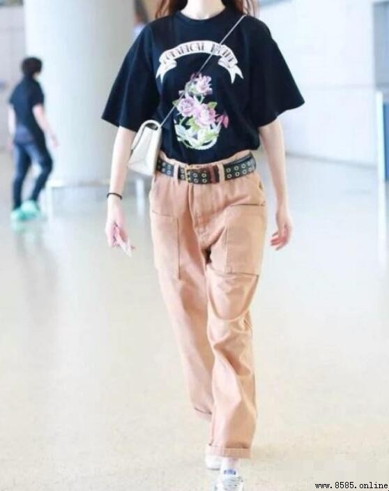 女生工作服裤搭配上衣推荐