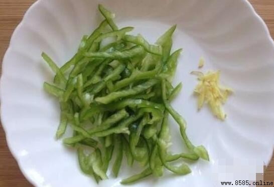 虫草花炒肉的步骤