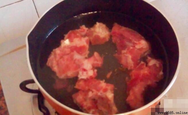 花生莲藕排骨汤的家常煲法