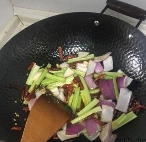 爆炒鱿鱼须的烹饪步骤详解