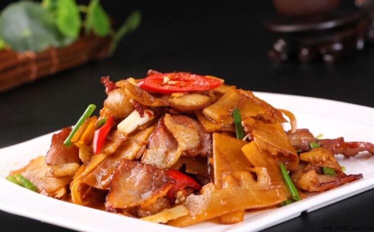 冬筍炒臙肉屬於什麼菜系？解析其湘菜特色與由來