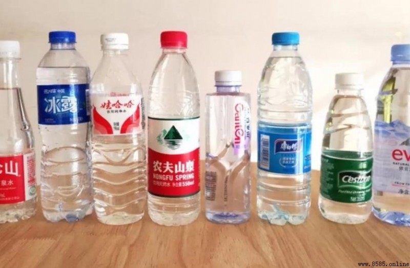 純淨水與礦泉水的差異：健康影響與選擇建議