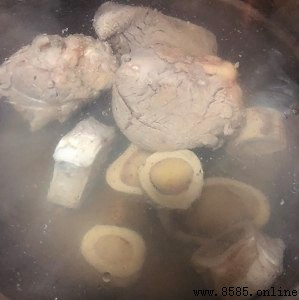 牛肉拉面的湯怎麼做|香料配方與慢熬技巧