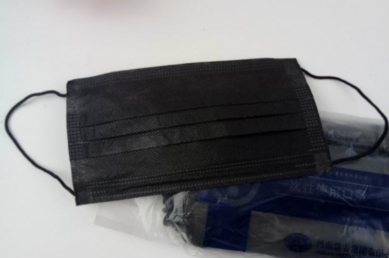 黑色一次性口罩的正確戴法