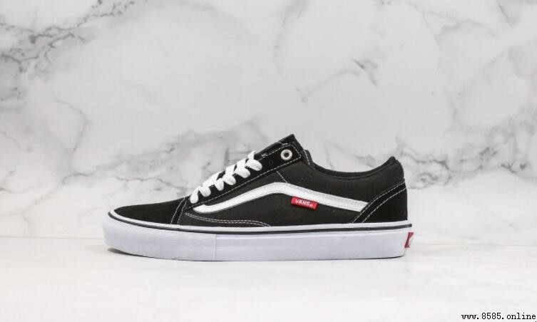Vans 國內稱謂：萬斯與范斯的差異解析