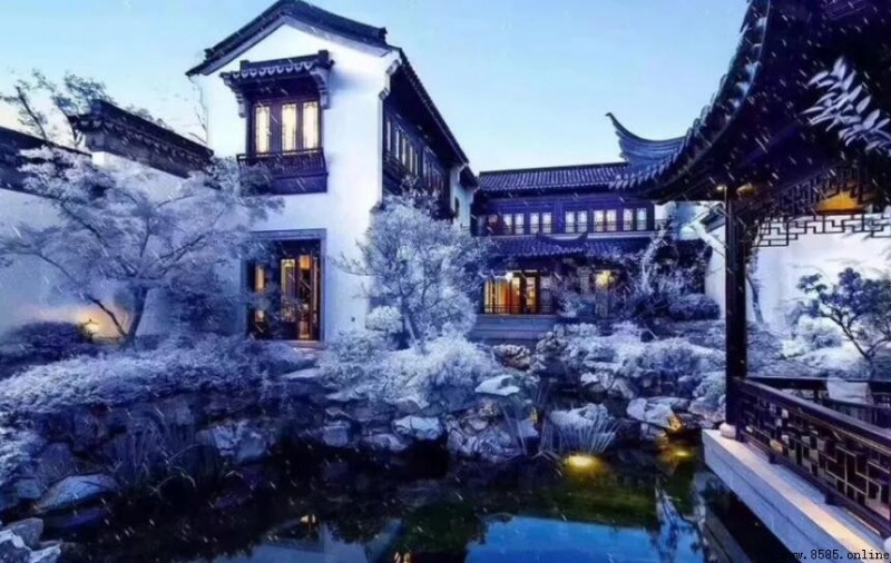 梅須遜雪三分白下一句是什麼