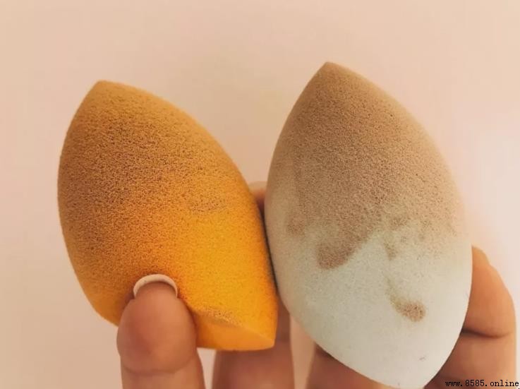 化妝蛋的正確用法是什麼？讓妝容更貼濕的技巧大公开