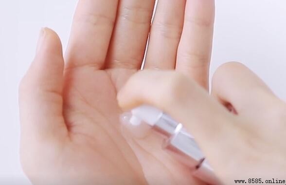 雅詩蘭黛原生液使用指南:正確步驟與肌膚效益
