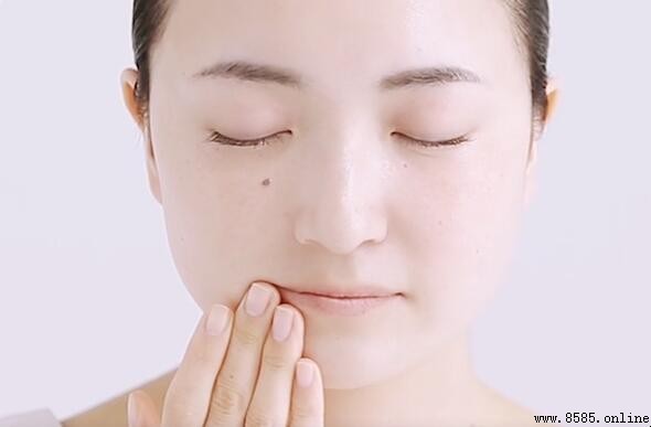 雅詩蘭黛原生液使用指南:正確步驟與肌膚效益