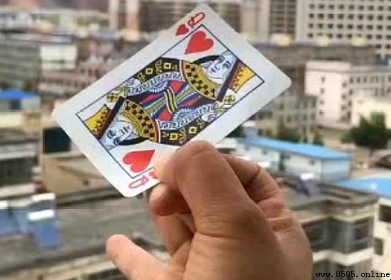 撲克牌怎麼飛:正確手法與技巧解析