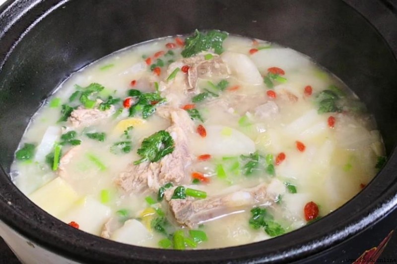 羊湯制作要點全解析:湯汁濃郁肥而不膻的關鍵