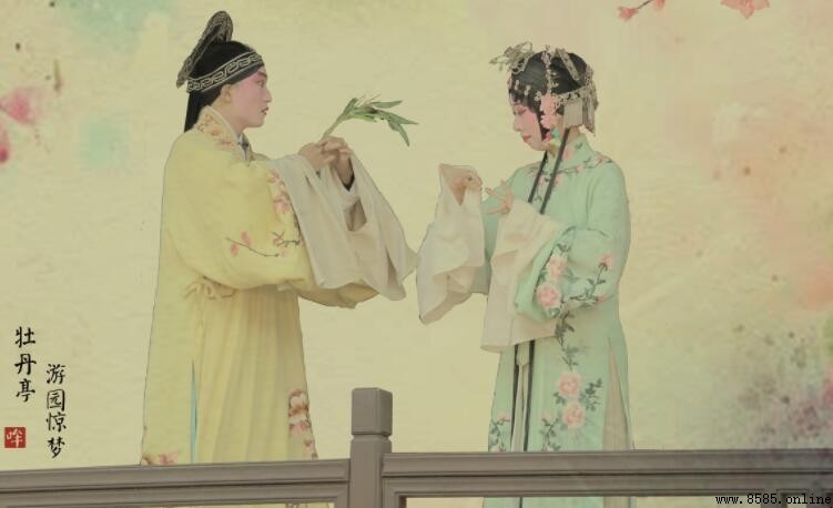 《牡丹亭》故事梗概:杜丽娘与柳梦梅的生死之恋