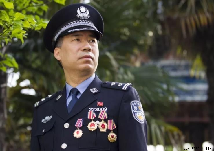 警察是否屬於公務員?解析人民警察的身份與職責