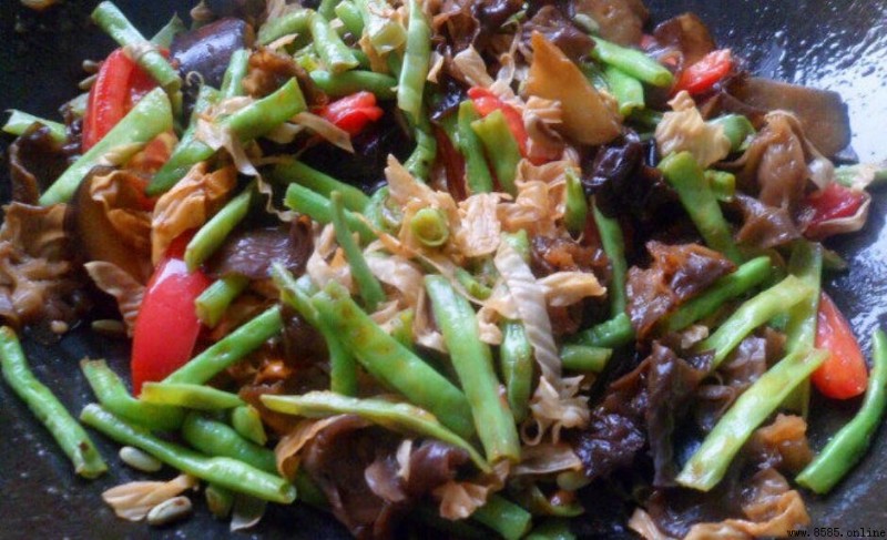 菜炒鹹了可以加什麼變淡？解決鹽過多的小技巧