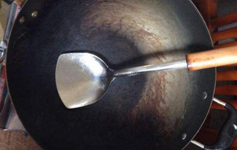 搪瓷鍋燒糊了怎麼辦？去除焦痕的實用方法與使用注意事項