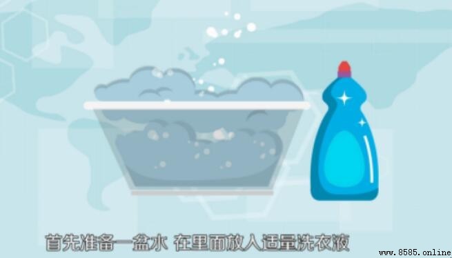 牙膏去除衣服铁锈的方法