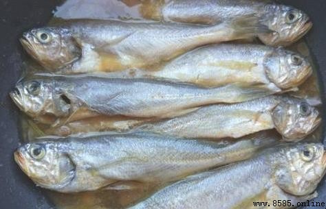焖小黃魚的做法