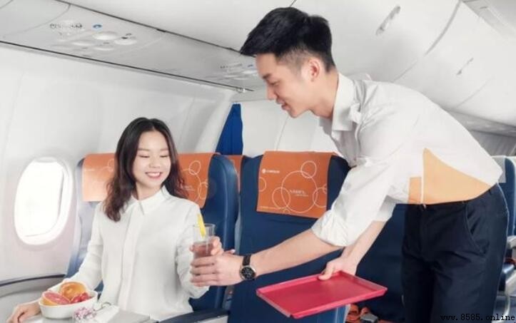 飛機上能否攜帶飲料?安全檢查規則解析