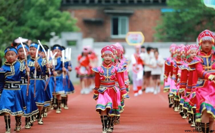 錫伯族是什麼族:起源、分布與語言文化