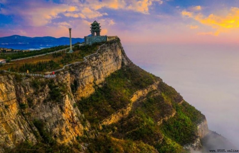 云梦山地理环境解析:自然景观与人文胜地