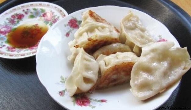 速凍餃子煎鍋步驟，教你輕鬆做出金黃酥脆