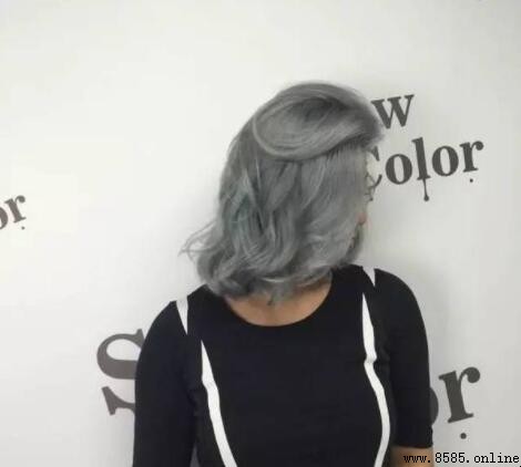藍灰色頭發怎麼染:分步指南與技巧
