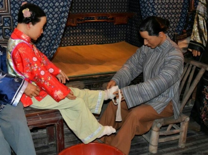 裹腳的由來:纏足陋習的起源與發展