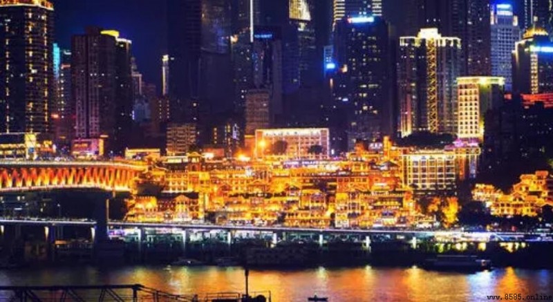 洪崖洞夜景介紹：重慶的夢幻燈火之旅