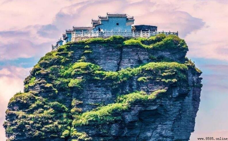矗立造句示例