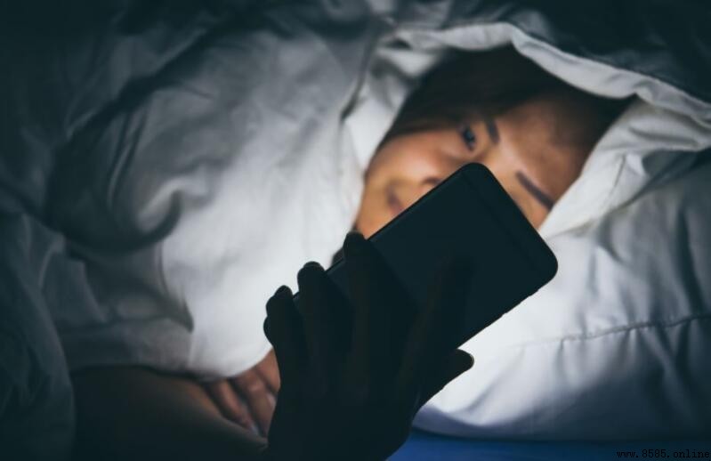 熬夜的句子集：健康警示與情感表達